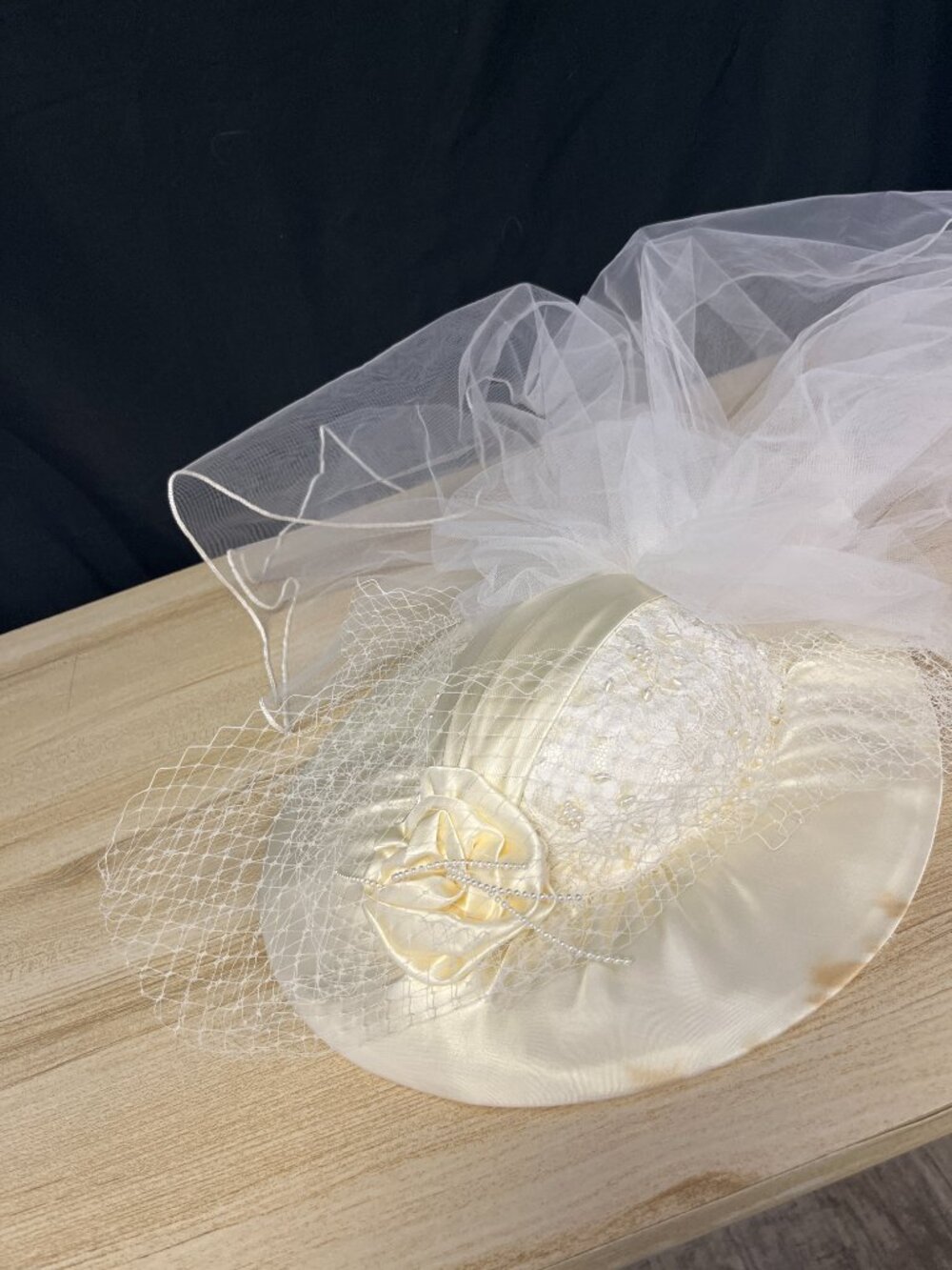 Vintage 1970's Wedding dress with long trail and floral beading - Picture 10 of 16